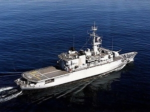 Une frégate de la Marine française jette l ancre à Hai Phong